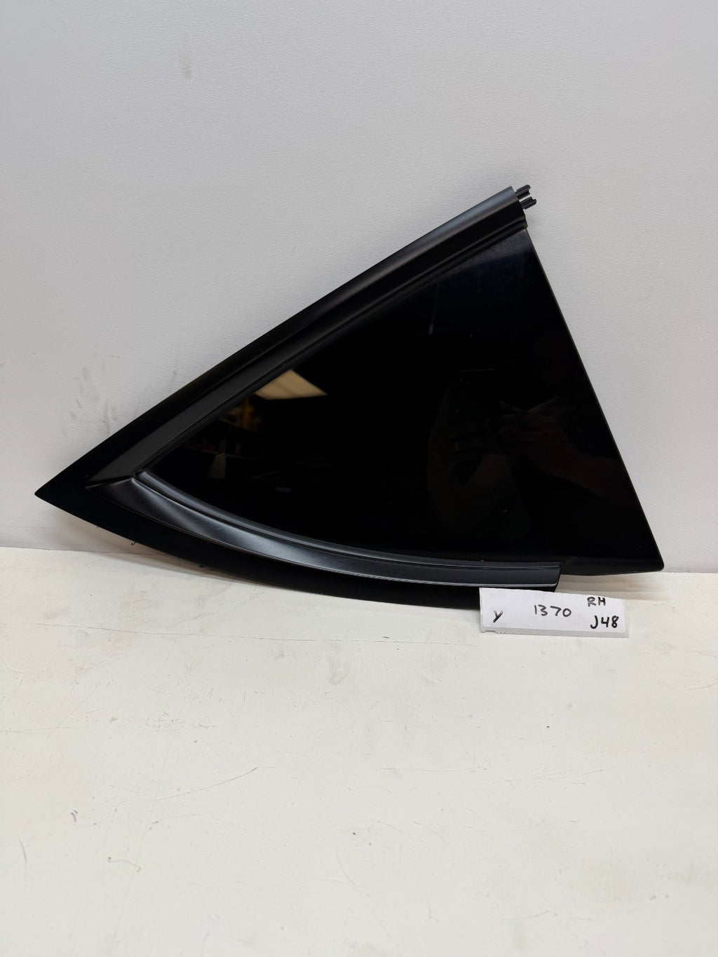 2020-24 TESLA MODEL Y REAR RIGHT PASSENGER SIDE QUARTER WINDOW GLASS 1495745-00