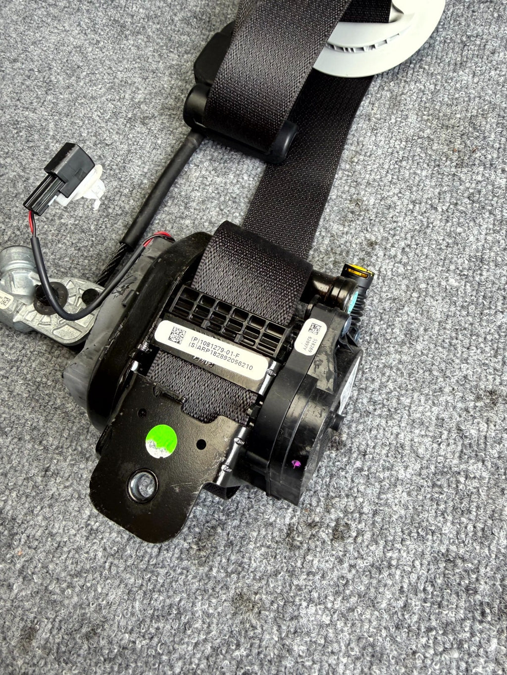 2017-2023 TESLA MODEL 3 FRONT RIGHT SIDE SEAT BELT RETRACTOR OEM, 1081279-01-F