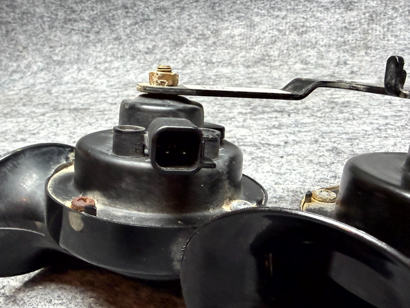 ♦️17–23 TESLA MODEL 3 LOW & HIGH PITCH NOTE TONE HORN SET OEM, P1486943-00-A