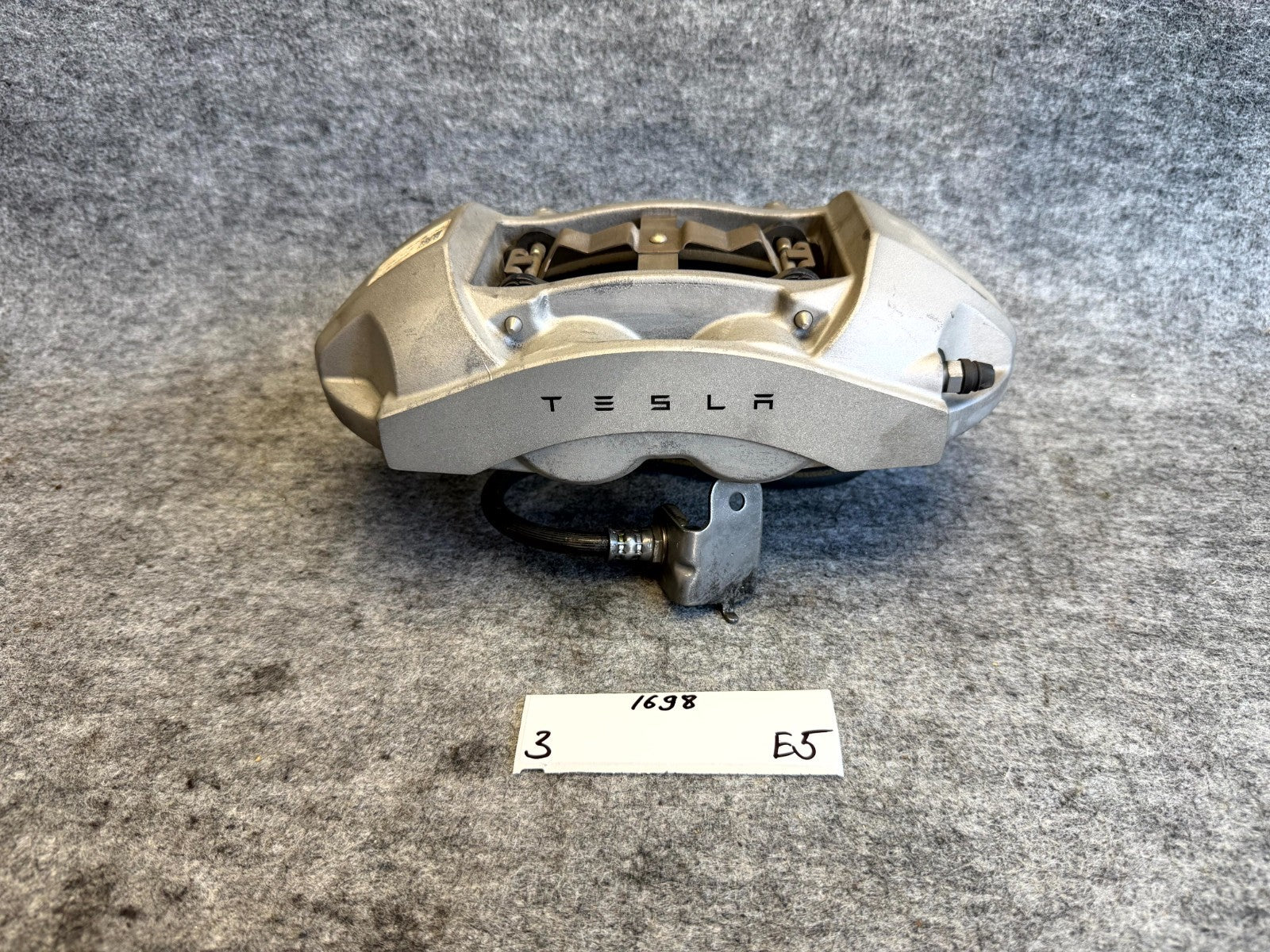 ♦️17-23 TESLA MODEL 3 FRONT RIGHT BRAKE CALIPER W/ BRAKE HOSE LINE OEM,104462200