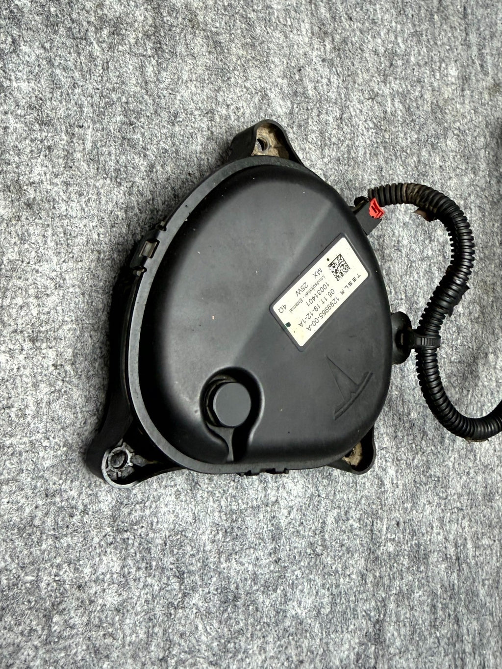 ♦️2017 – 2023 TESLA MODEL 3/Y PEDESTRIAN WARNING SPEAKER OEM, 1299965-00-A