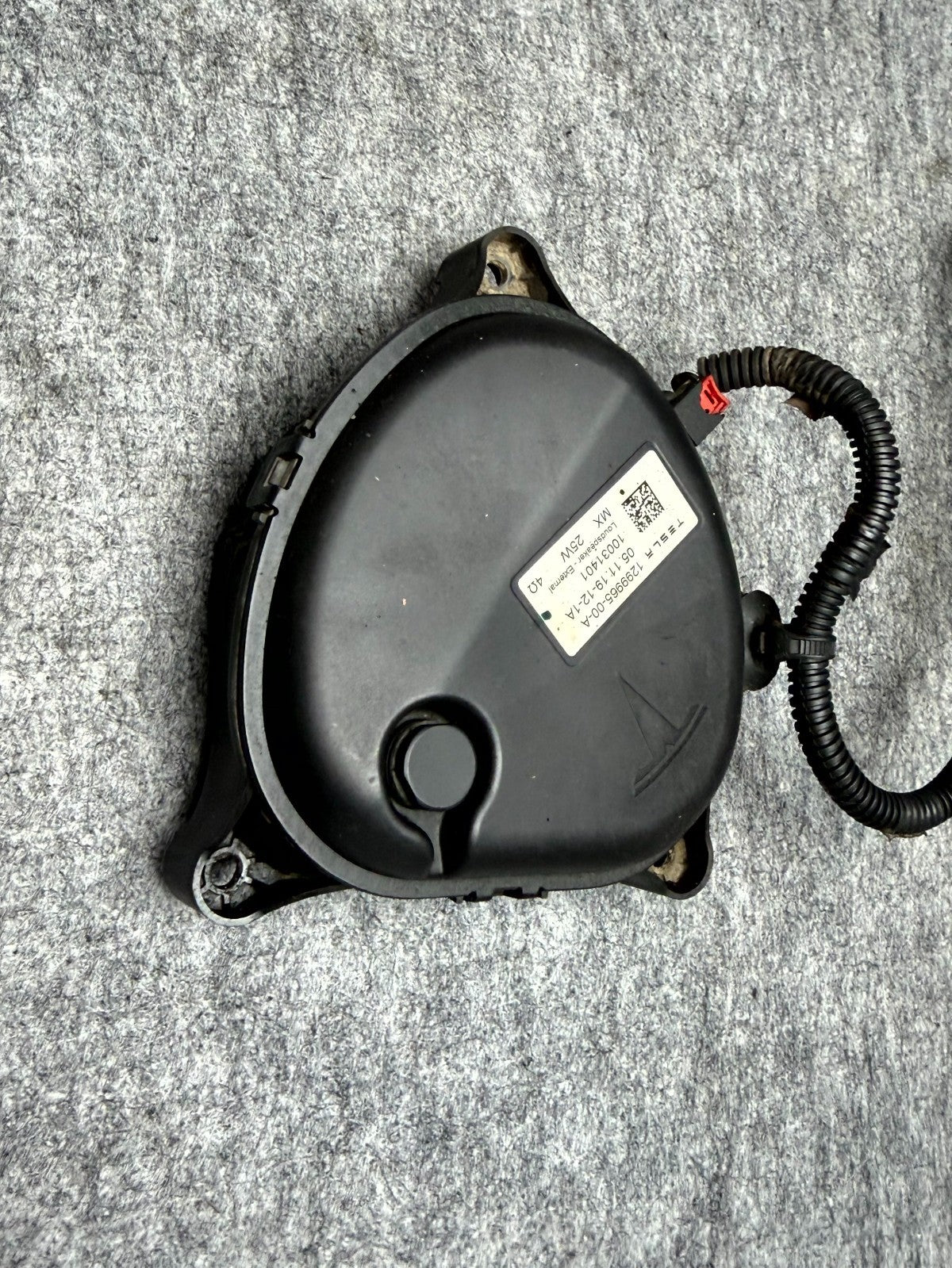 ♦️2017 – 2023 TESLA MODEL 3/Y PEDESTRIAN WARNING SPEAKER OEM, 1299965-00-A