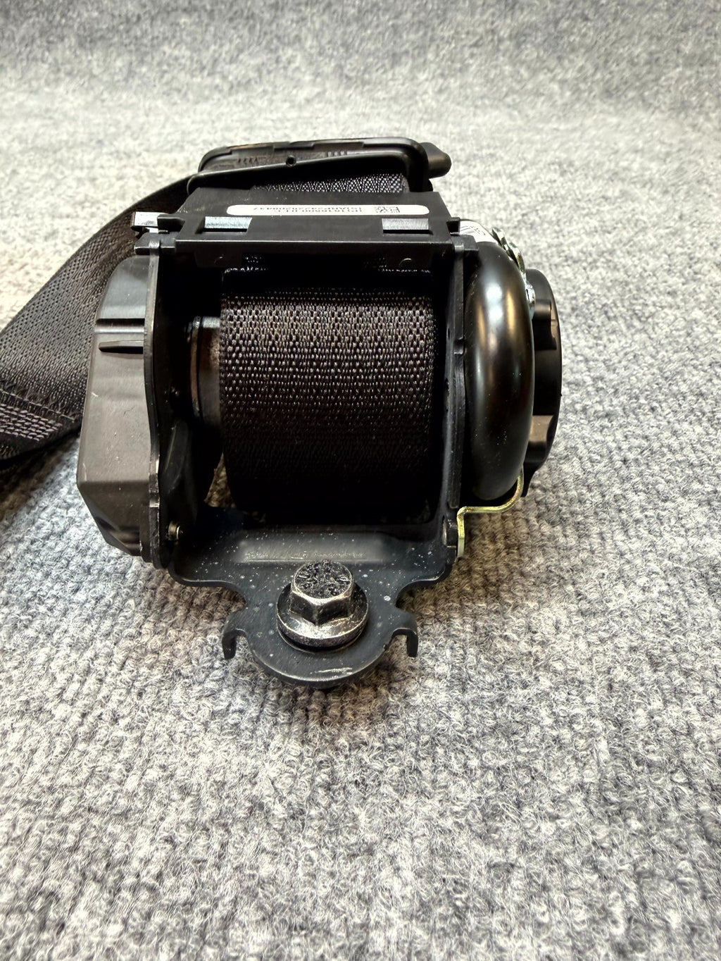 2020-2024 TESLA MODEL Y REAR LEFT DRIVER SIDE 2ND ROW SEAT BELT OEM 1616500-01-C