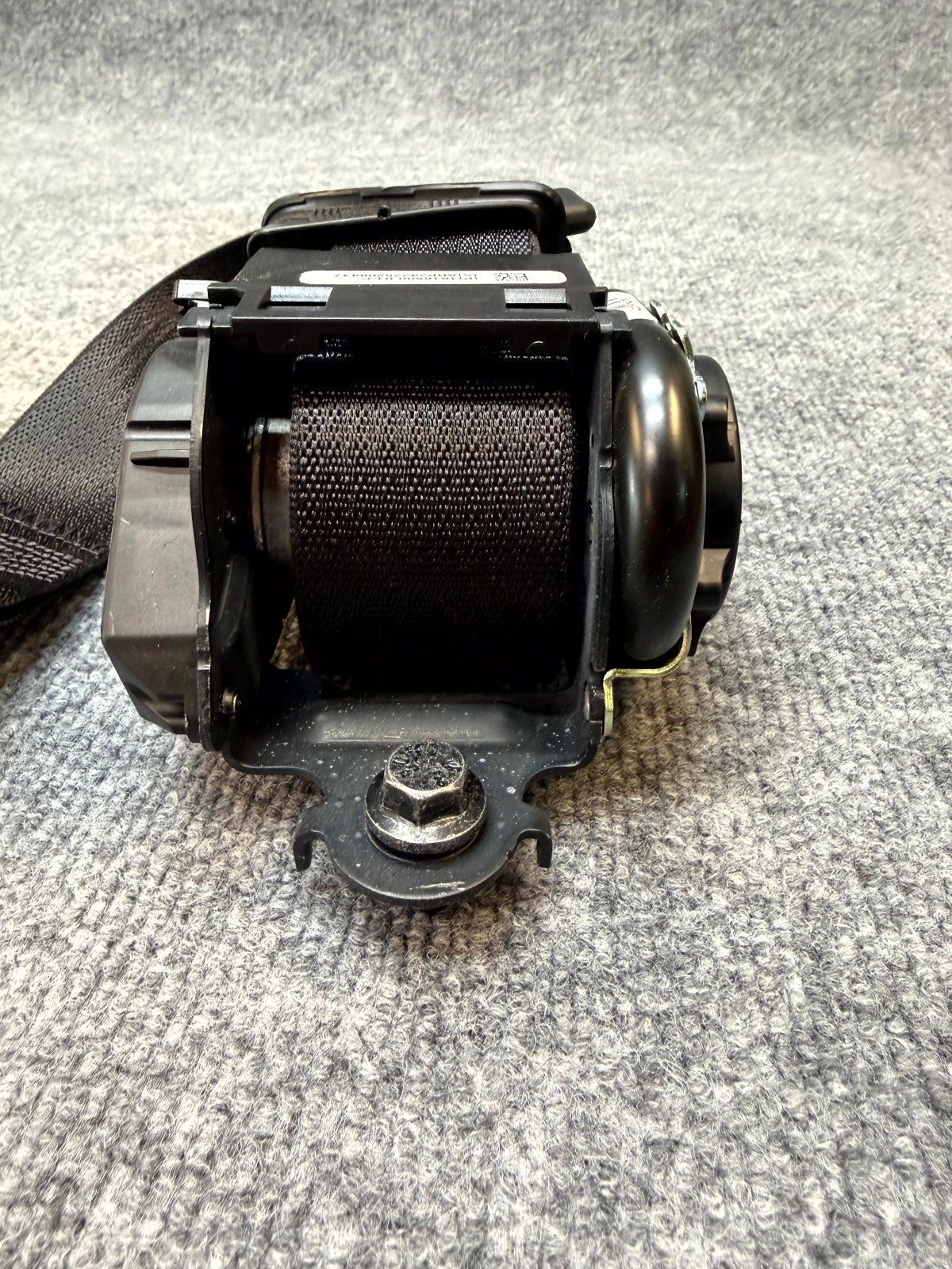 2020-2024 TESLA MODEL Y REAR LEFT DRIVER SIDE 2ND ROW SEAT BELT OEM 1616500-01-C