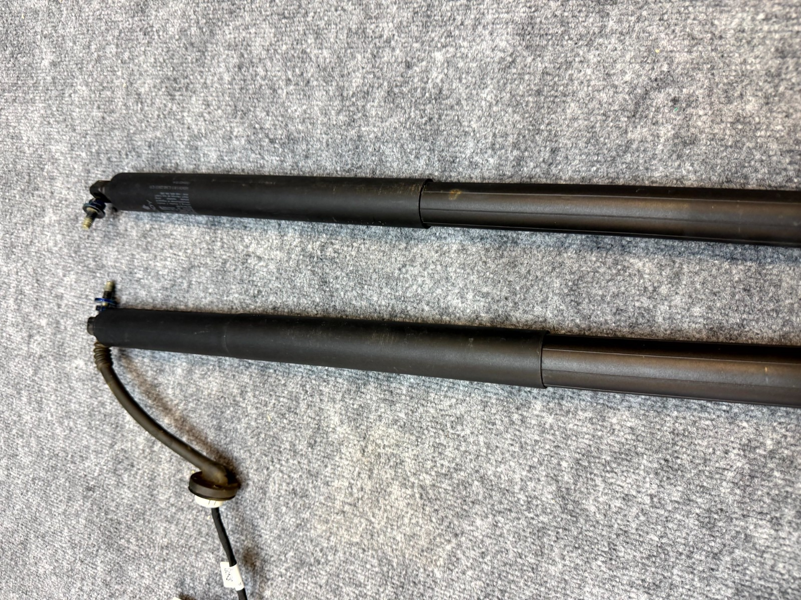2020-2024 TESLA MODEL Y REAR LEFT & RIGHT LIFT GATE SHOCK STRUT OEM,1500601-00-B