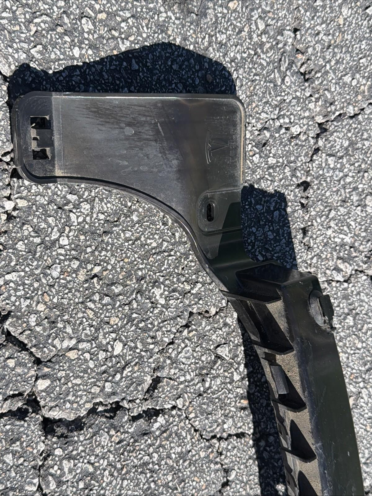 ♦️17-23 TESLA MODEL 3 REAR BUMPER CENTER SUPPORT MOUNT BRACKET OEM, 1083994-00-G