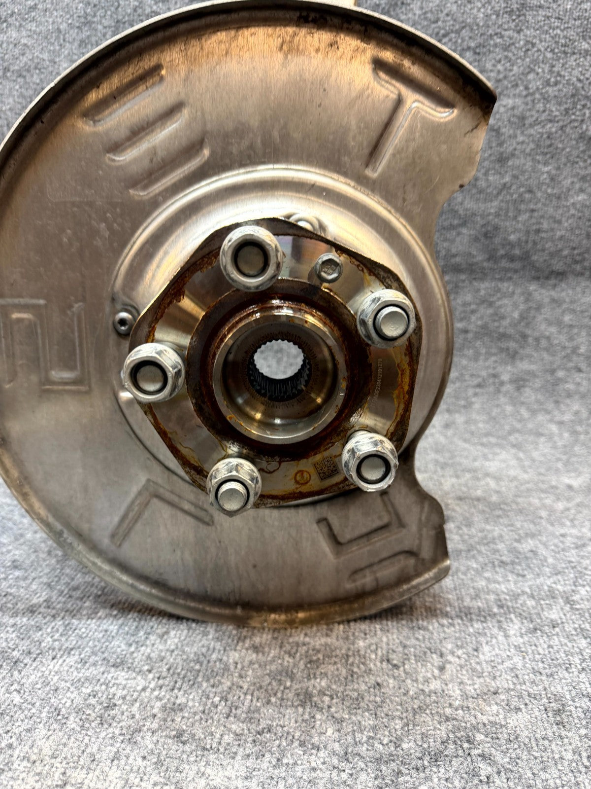 2020-2024 TESLA MODEL Y FRONT LEFT SPINDLE KNUCKLE HUB & SHIELD OEM,1188311-00-E