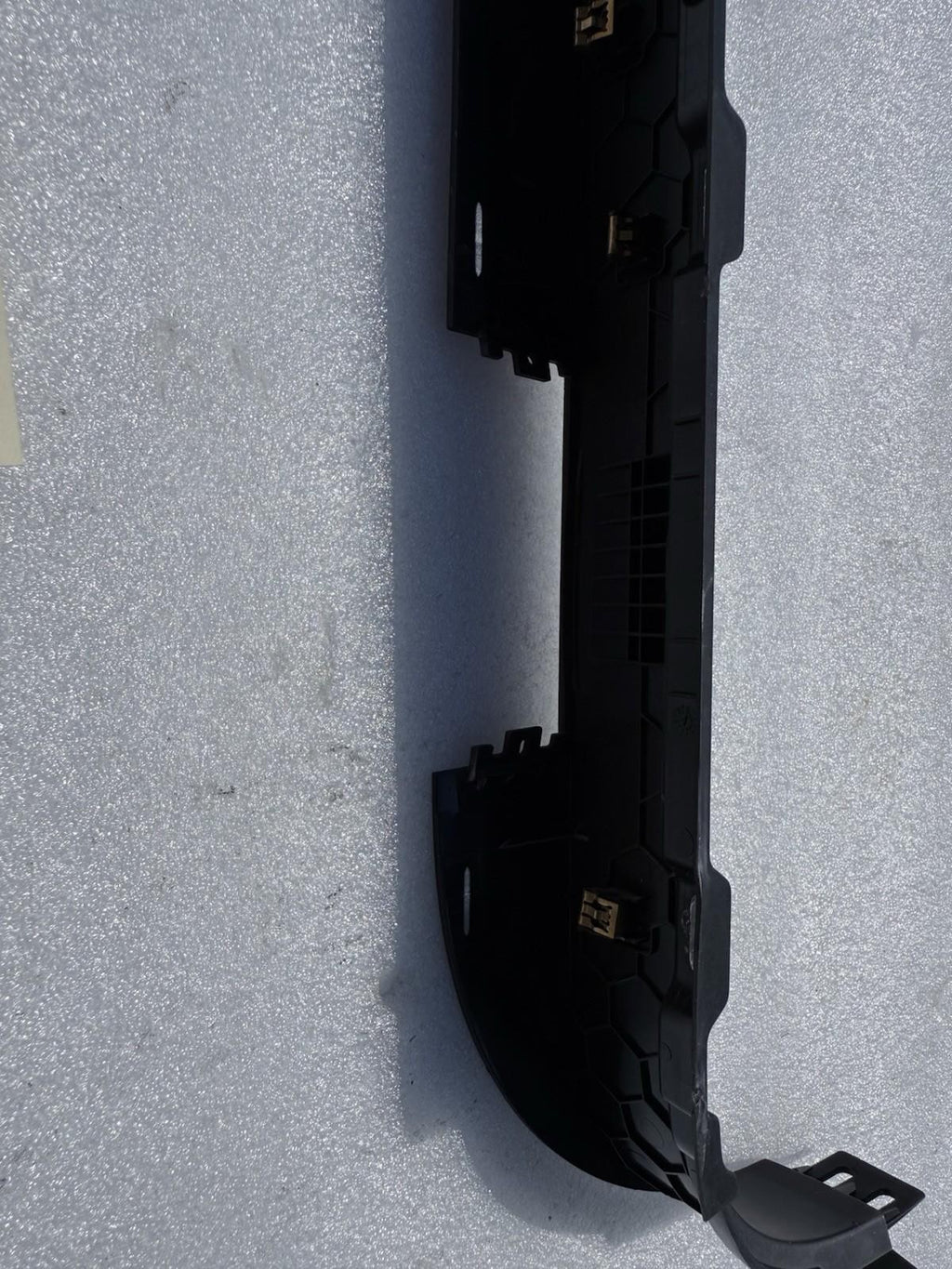 ♦️2016-2020 TESLA MODEL X REAR LEFT SIDE DOOR LATCH LOWER TRIM OEM, 1105138-00-E