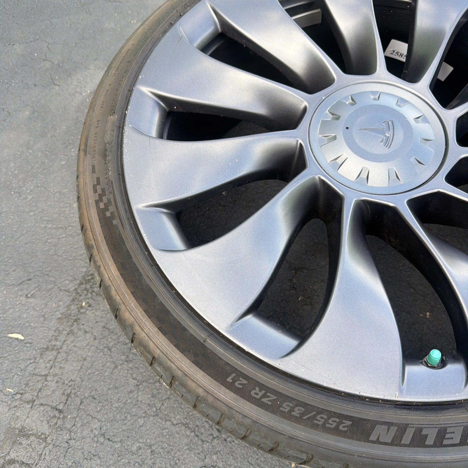 20-24 Tesla Model Y Front Uberturbine Wheel Rim 21" 21x9.5 w/ Tire 1188226-00-B