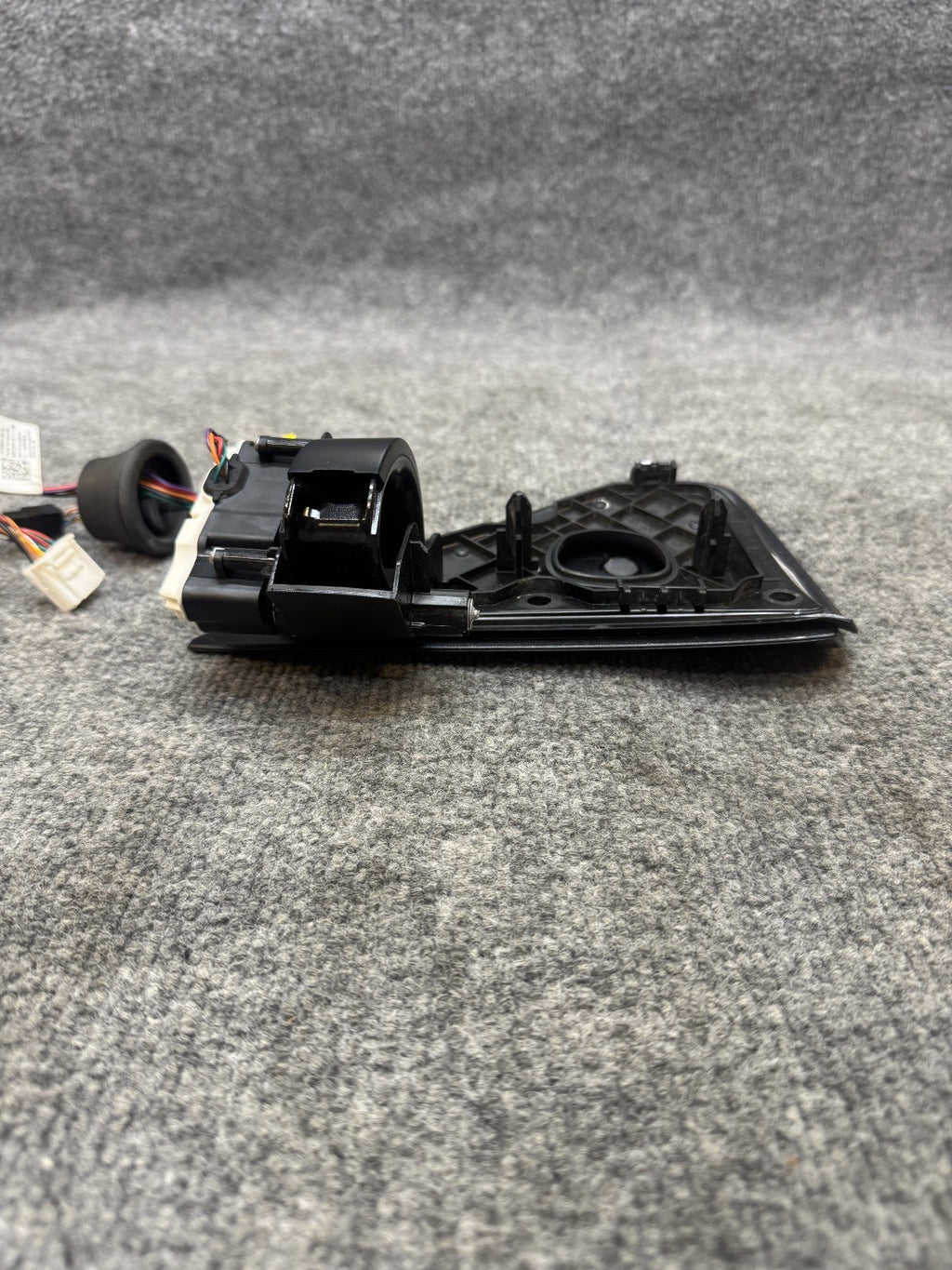 2020 - 2024 TESLA MODEL Y REAR LEFT CHARGE PORT REFLECTOR LIGHT OEM 1566302-10-G