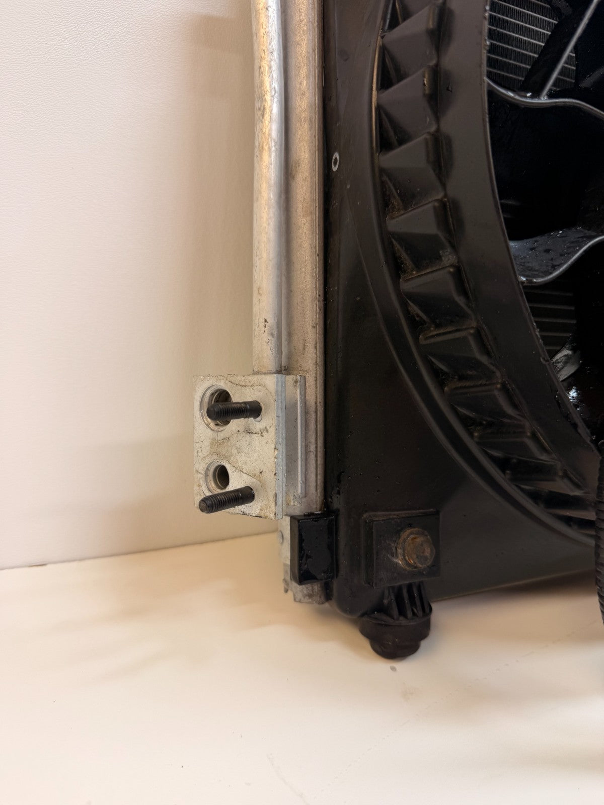 2016-2020 Tesla Model S Radiator Cooling Fan & Shroud Assembly 6008357-00-F OEM