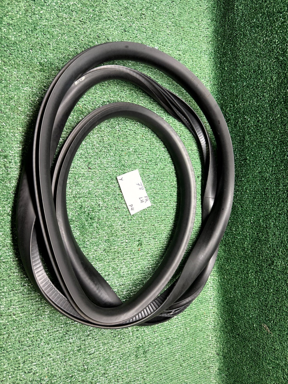 ♦️2020 - 2024 TESLA MODEL Y FRONT LEFT WEATHERSTRIP RUBBER SEAL OEM 1497673-00-D
