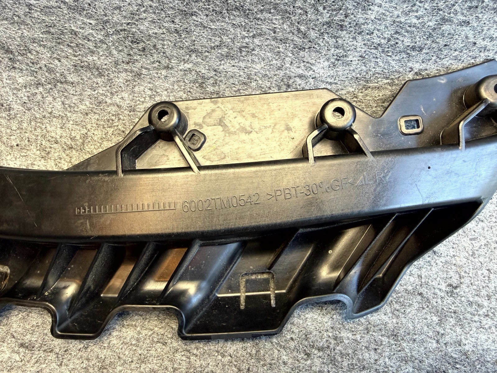 ♦️2017–2023 TESLA MODEL 3 FRONT RIGHT HEADLIGHT BUMPER BRACKET OEM, 1453376-00-A