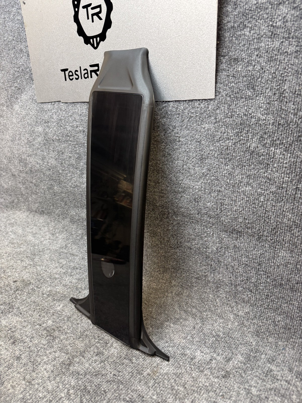 2020 - 2024 TESLA MODEL Y RIGHT SIDE B-PILLAR GLASS TRIM CAMERA OEM 1785300-00-B