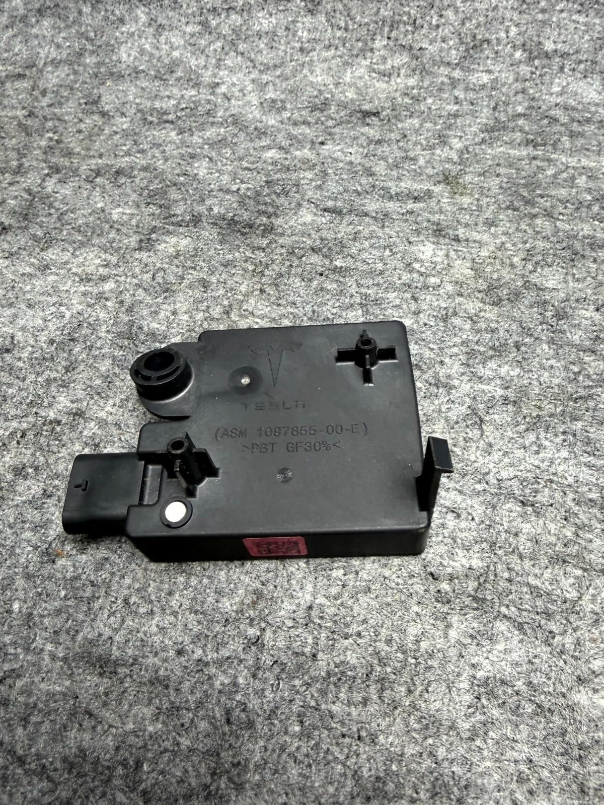 ♦️2017 - 2023 TESLA MODEL 3 REAR BUMPER BODY CONTROL MODULE OEM, 1097855-00-H