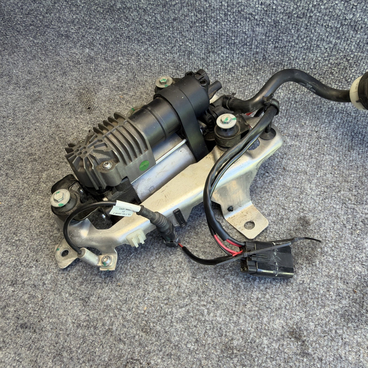 2012-2015 Tesla Model S Air Suspension Compressor Pump w/ Bracket 6006404-00-B