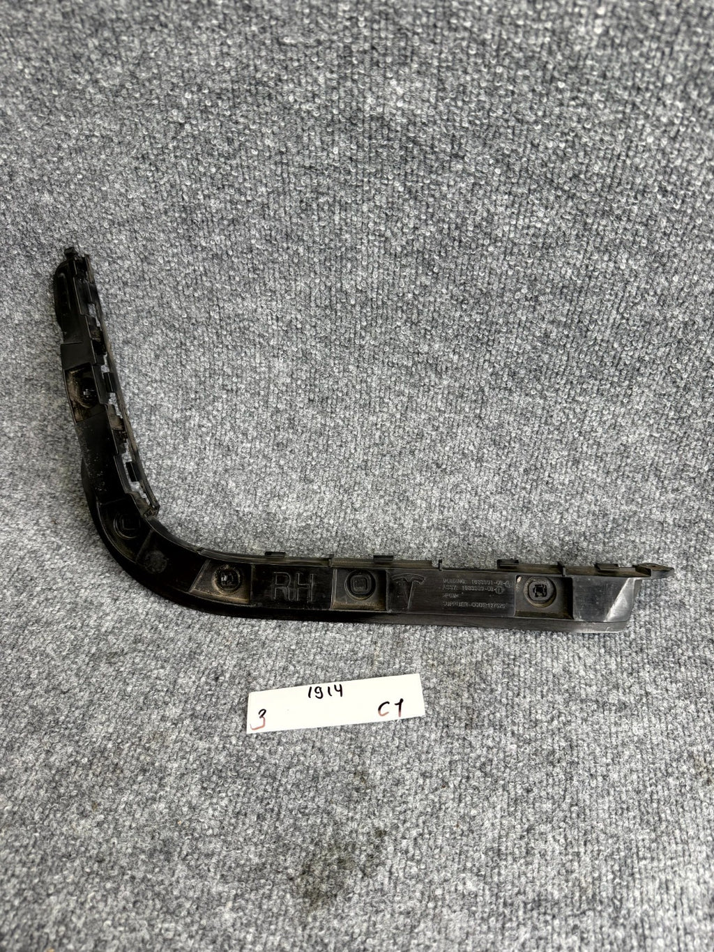 2017-2023 TESLA MODEL 3 REAR RIGHT BUMPER LOWER SUPPORT BRACKET OEM, 108399100I