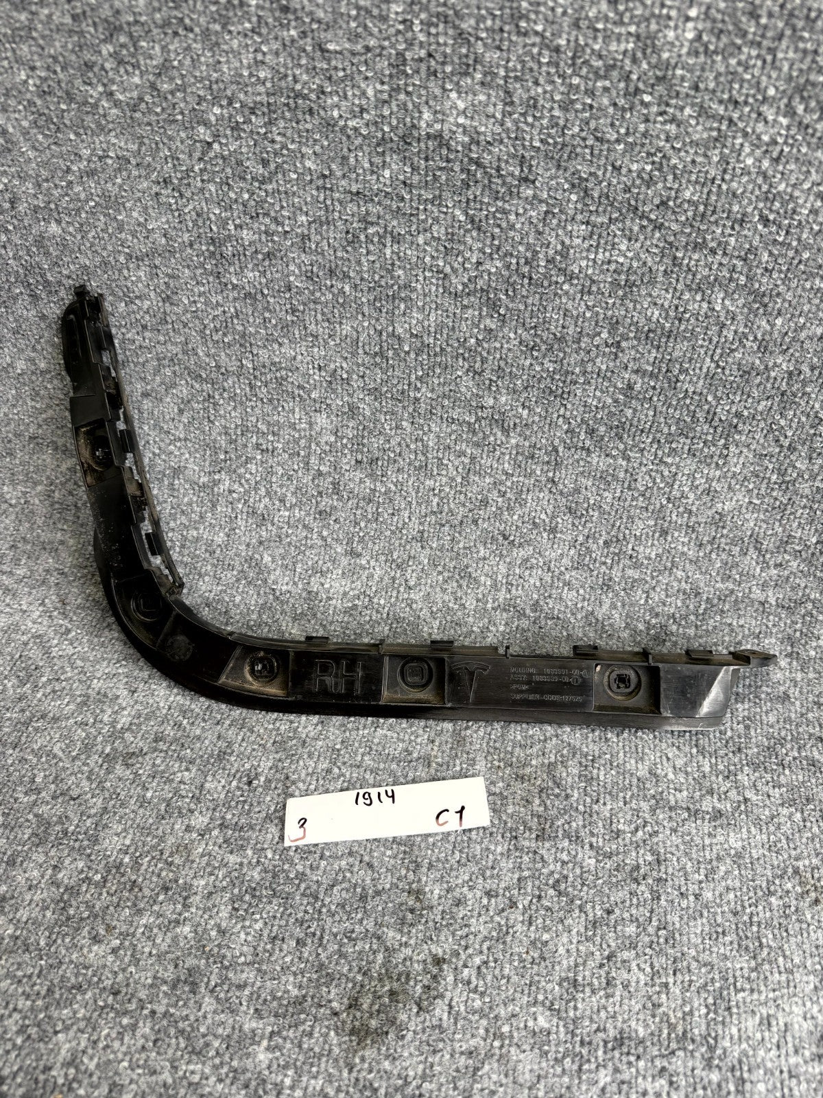 2017-2023 TESLA MODEL 3 REAR RIGHT BUMPER LOWER SUPPORT BRACKET OEM, 108399100I