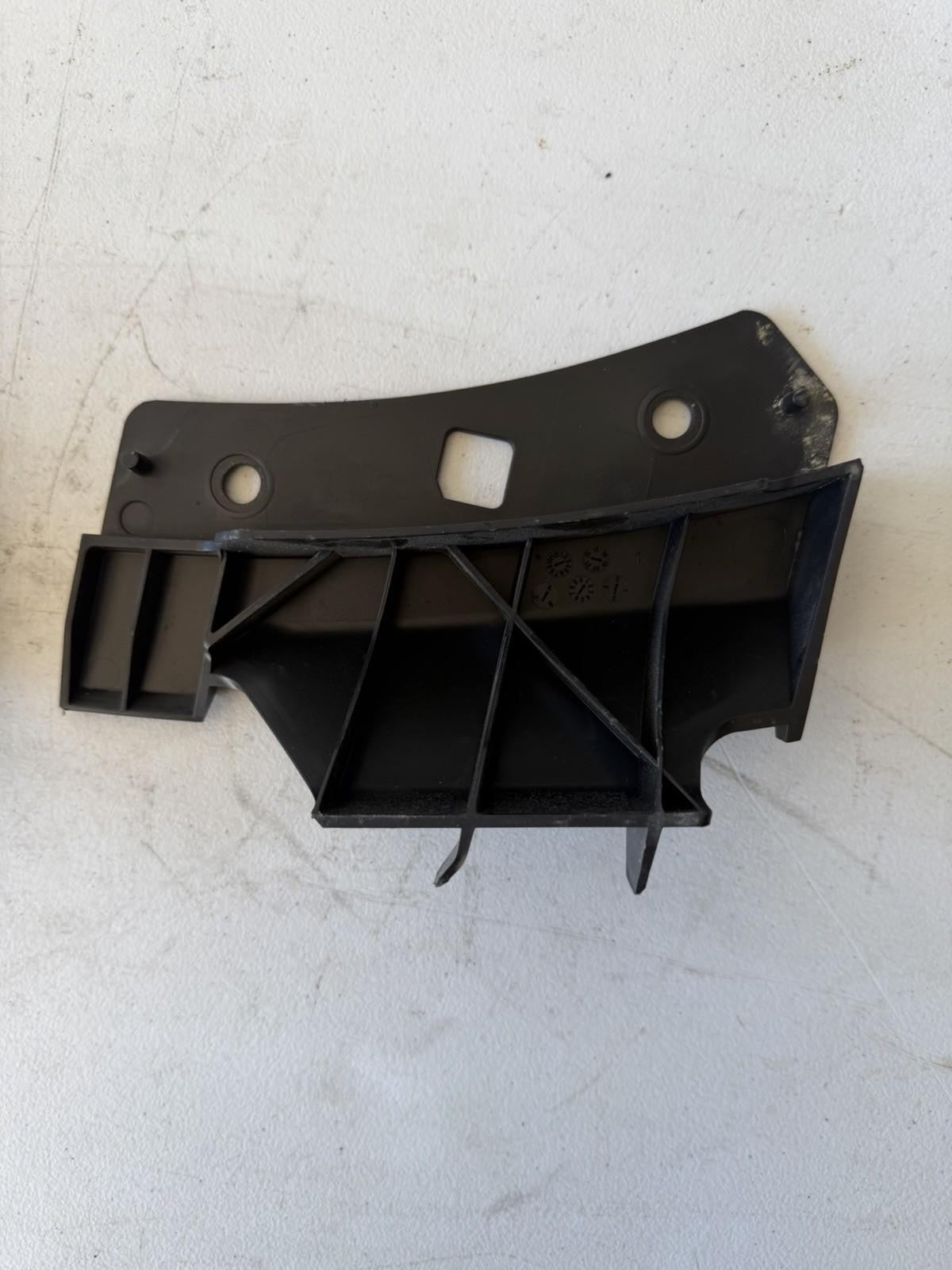 ♦️17–23 TESLA MODEL 3 FRONT RIGHT & LEFT BUMPER CARRIER BRACKET OEM, 108417000B