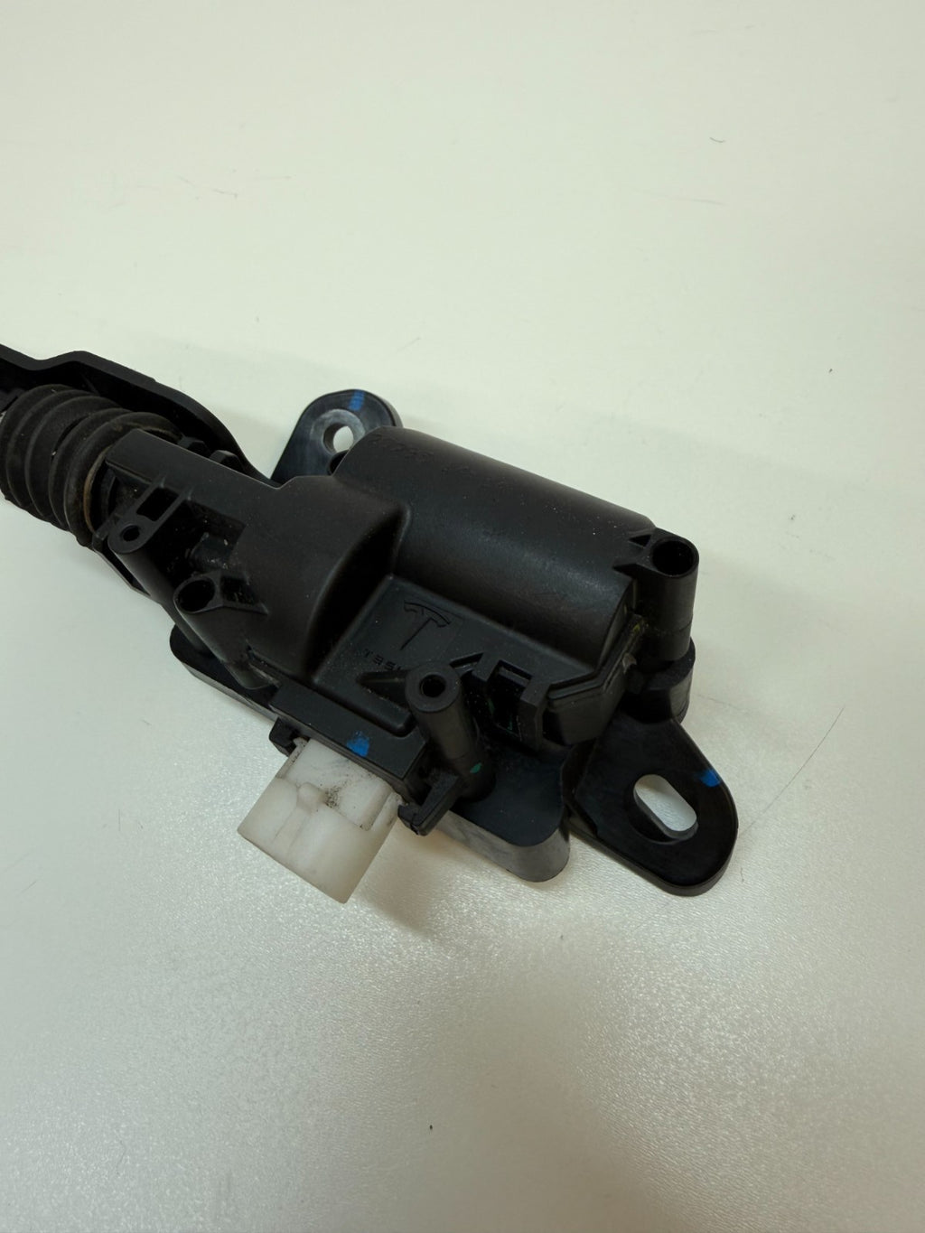 2020-2023 Tesla Model Y Front Frunk Hood Lock Latch Actuator 1500397-00-E