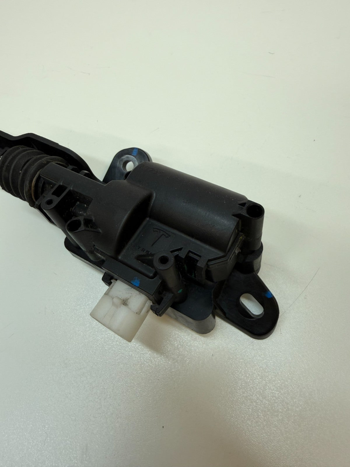 2020-2023 Tesla Model Y Front Frunk Hood Lock Latch Actuator 1500397-00-E