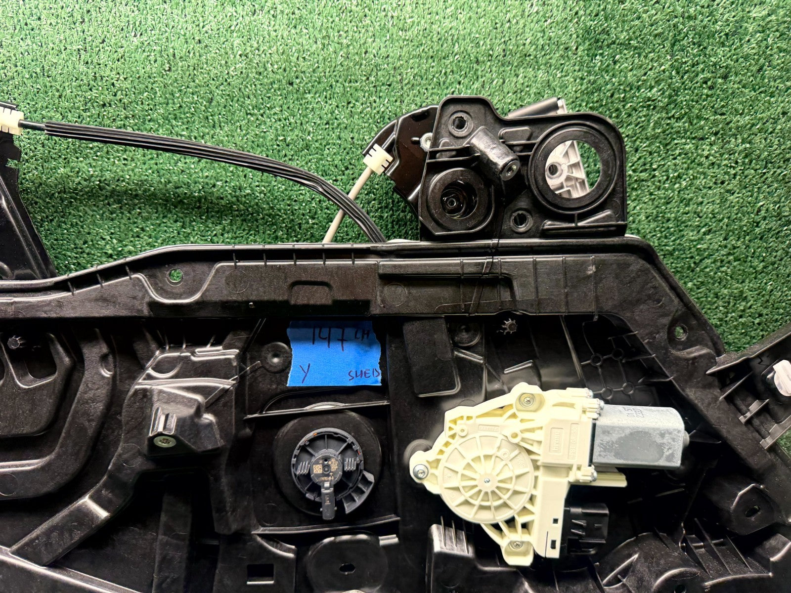 ♦️20–24 TESLA MODEL Y FRONT LEFT SIDE WINDOW REGULATOR W/ MOTOR OEM 1495510-00-G