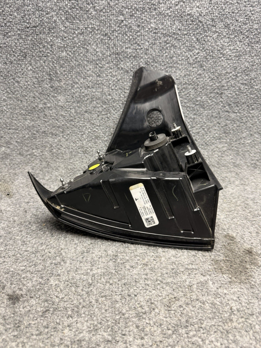 2021-2024 TESLA MODEL 3/Y RIGHT SIDE  TAIL LIGHT USED OEM (1502087-00-D) 4 Pin