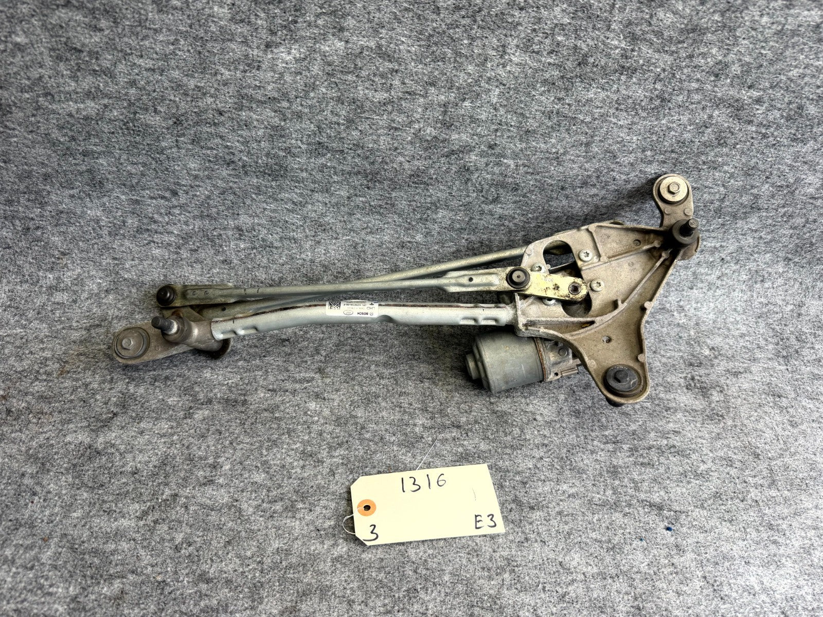 ♦️2017-2023 TESLA MODEL 3 FRONT WINDSHIELD WIPER MOTOR LINKAGE OEM, 1076725-00-F
