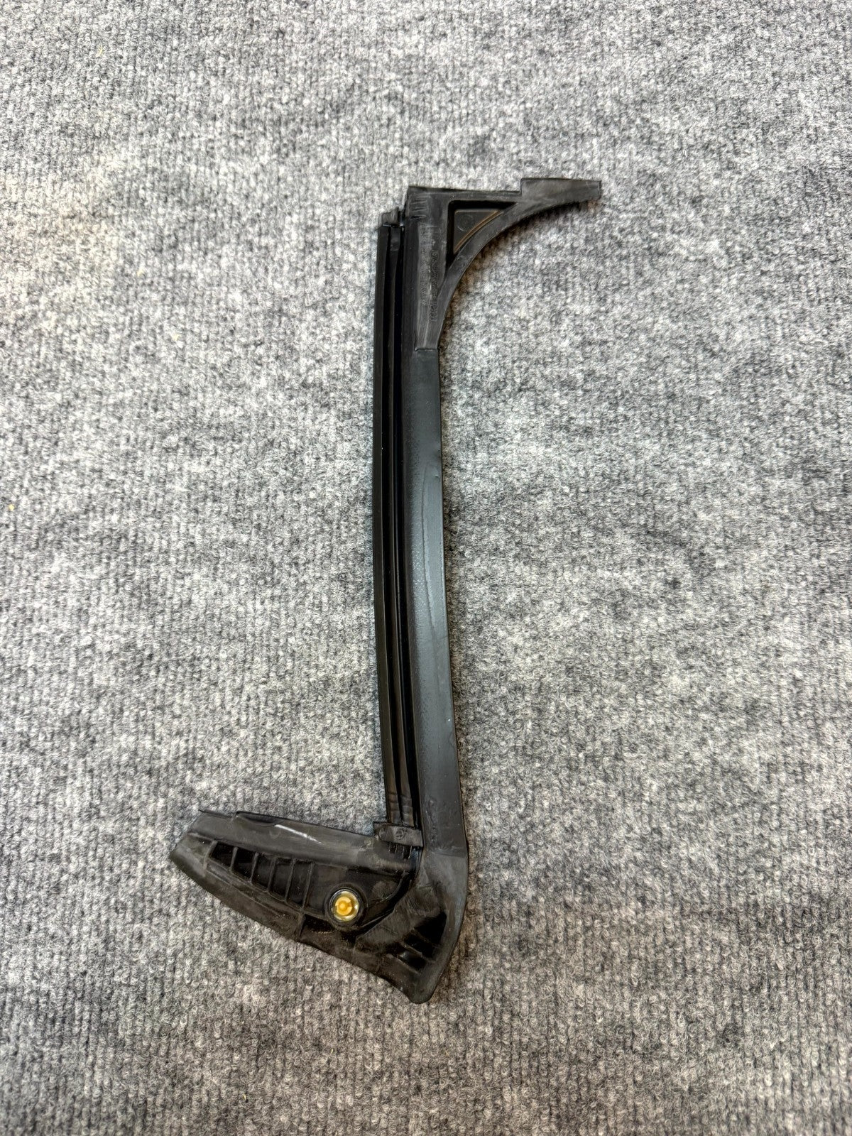 2020 - 2024 TESLA MODEL Y REAR LEFT SIDE DOOR SEAL WEATHERSTRIP OEM 1497715-00-D