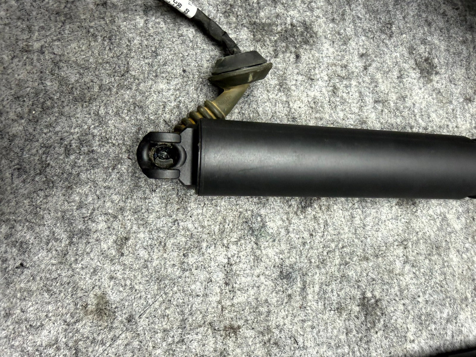 ♦️2017-2023 TESLA MODEL 3 REAR TAILGATE POWER HATCH LIFT STRUT OEM, 1551488-00-C