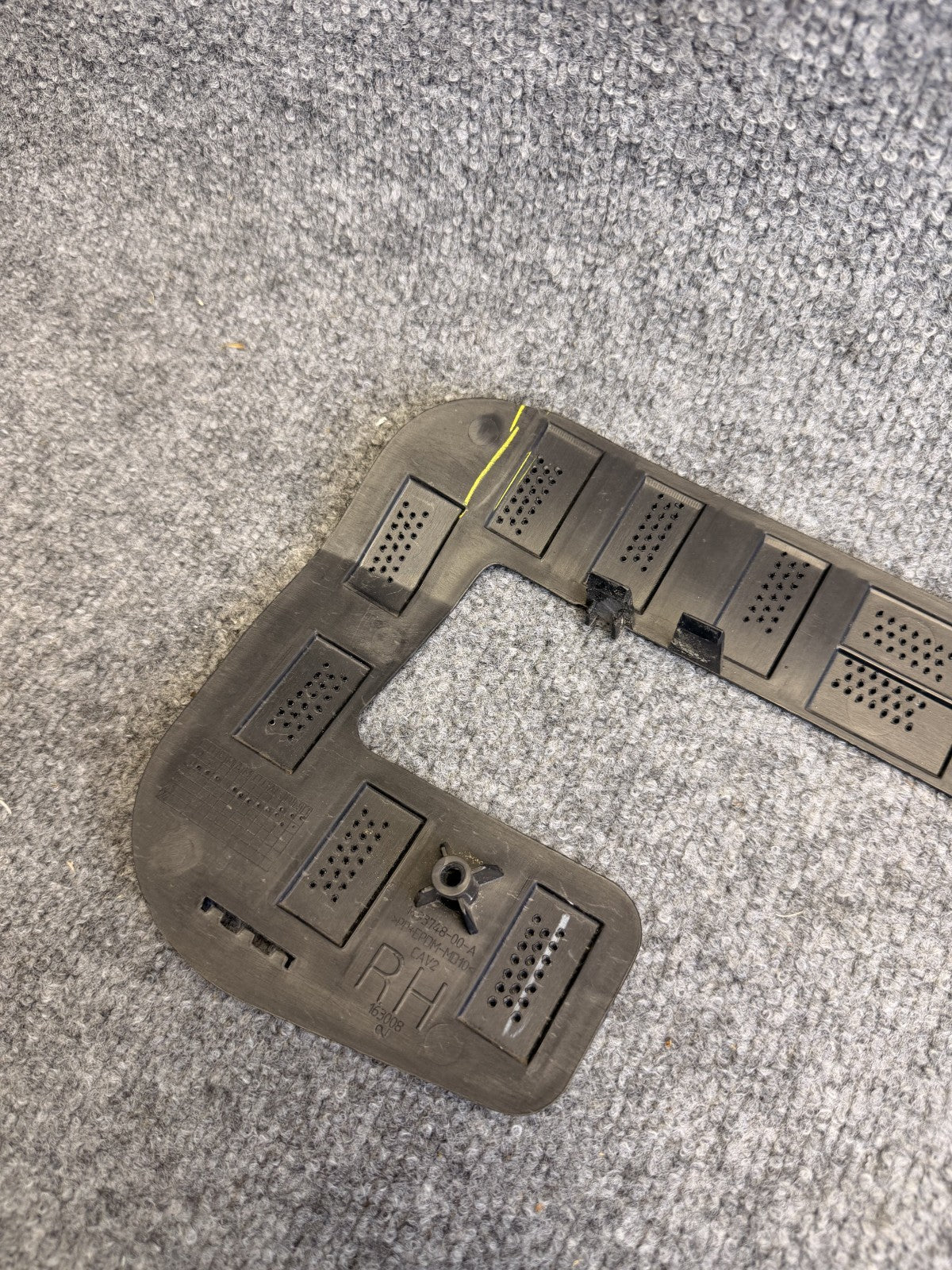 2020 - 2024 TESLA MODEL Y FRONT RIGHT BUMPER FOG LIGHT BRACKET OEM, 1493748-00-A