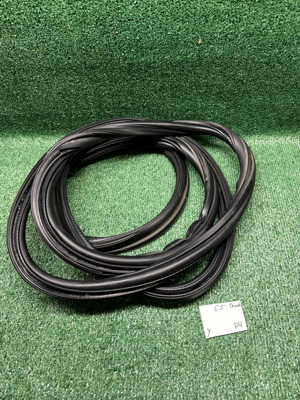 ♦️2020-2024 TESLA MODEL Y REAR TRUNK WEATHERSTRIP SEAL OEM, 1497681-00-B