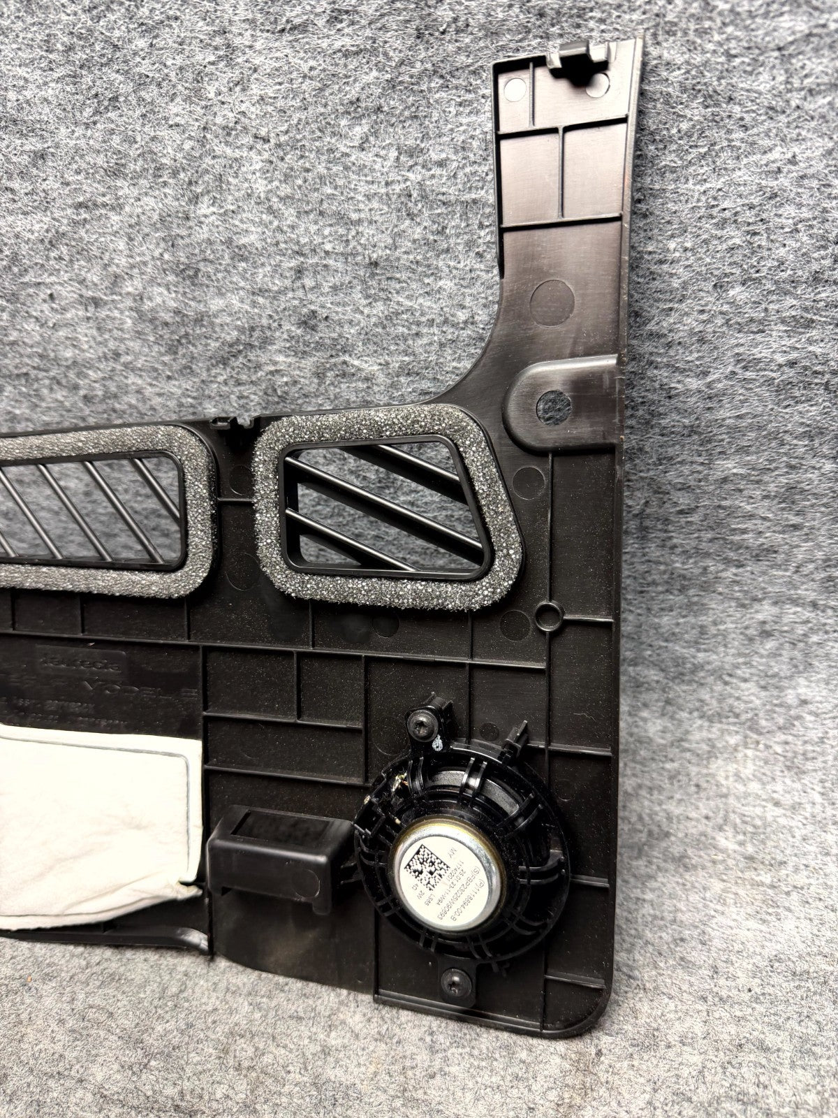 ♦️17-23 TESLA MODEL 3 FRONT RIGHT SIDE UNDER DASH COVER TRIM OEM, 110055300-F