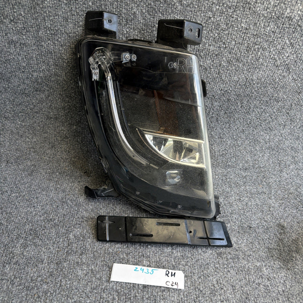 TESLA MODEL S FOG LIGHT RIGHT PASSENGER 2016 2017 2018 2019 2020 6005914-00-F