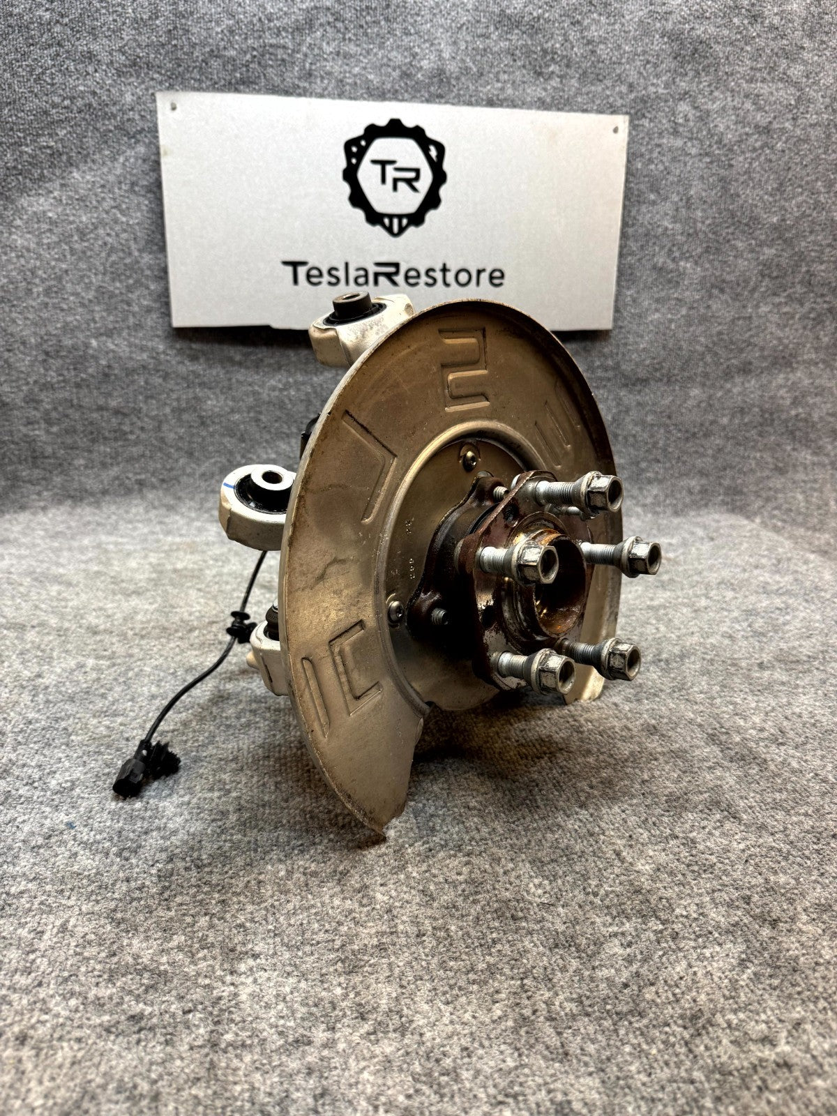 2017 - 2023 TESLA MODEL 3 REAR RIGHT SIDE SPINDLE KNUCKLE HUB OEM, 1044416-00-G