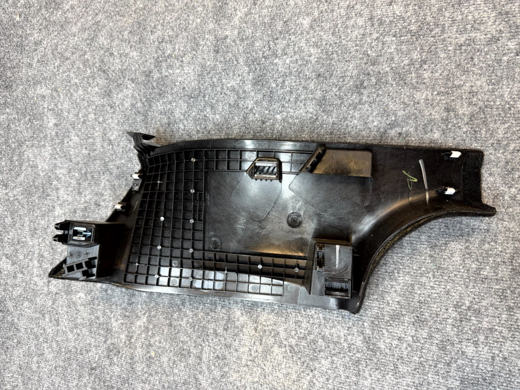 2020 - 2024 TESLA MODEL Y REAR RIGHT C-PILLAR LOWER TRIM COVER OEM, 1704661-00-E