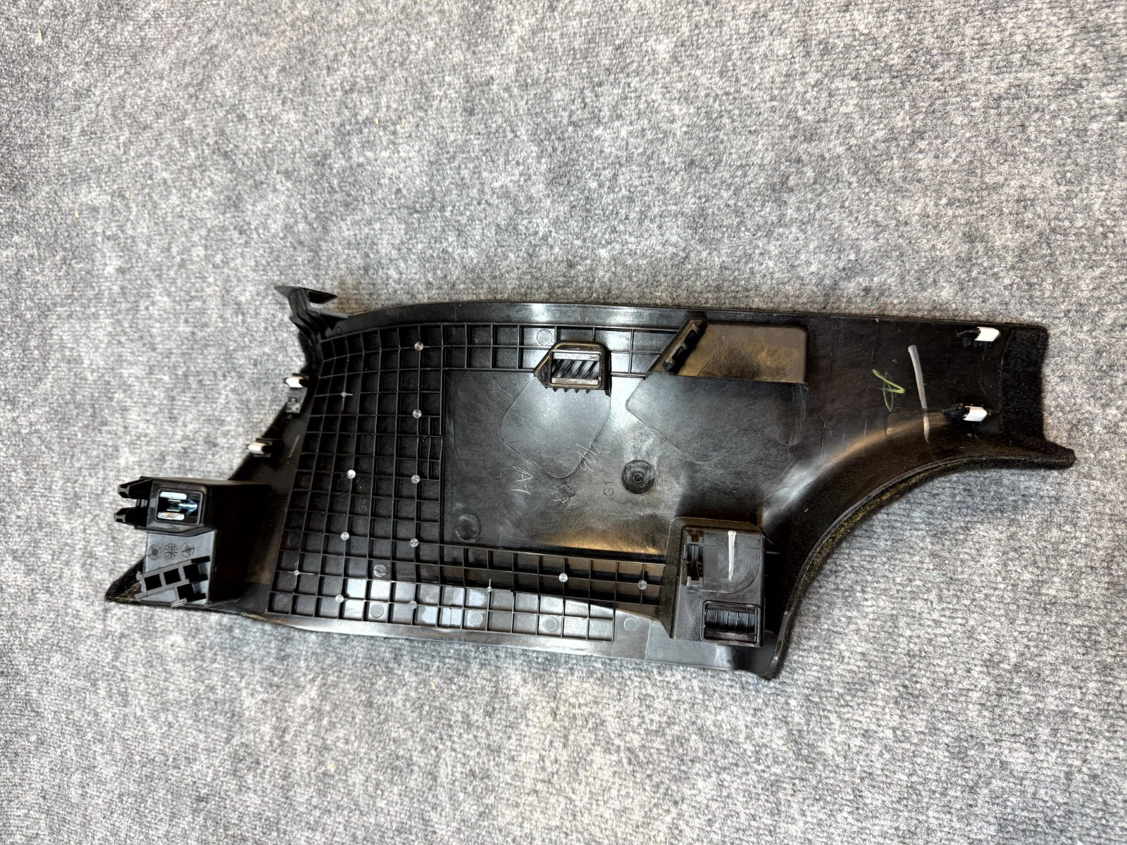 2020 - 2024 TESLA MODEL Y REAR RIGHT C-PILLAR LOWER TRIM COVER OEM, 1704661-00-E