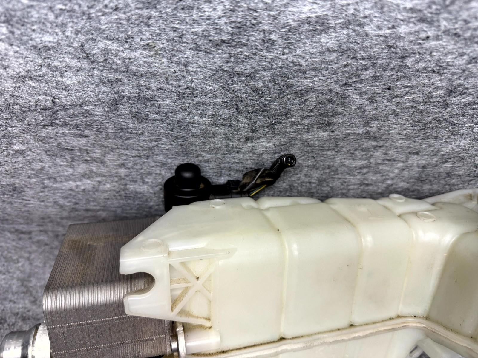 ♦️2017-2023 TESLA MODEL 3 COOLANT EXPANSION TANK WITH PUMP OEM 1097016-00-D