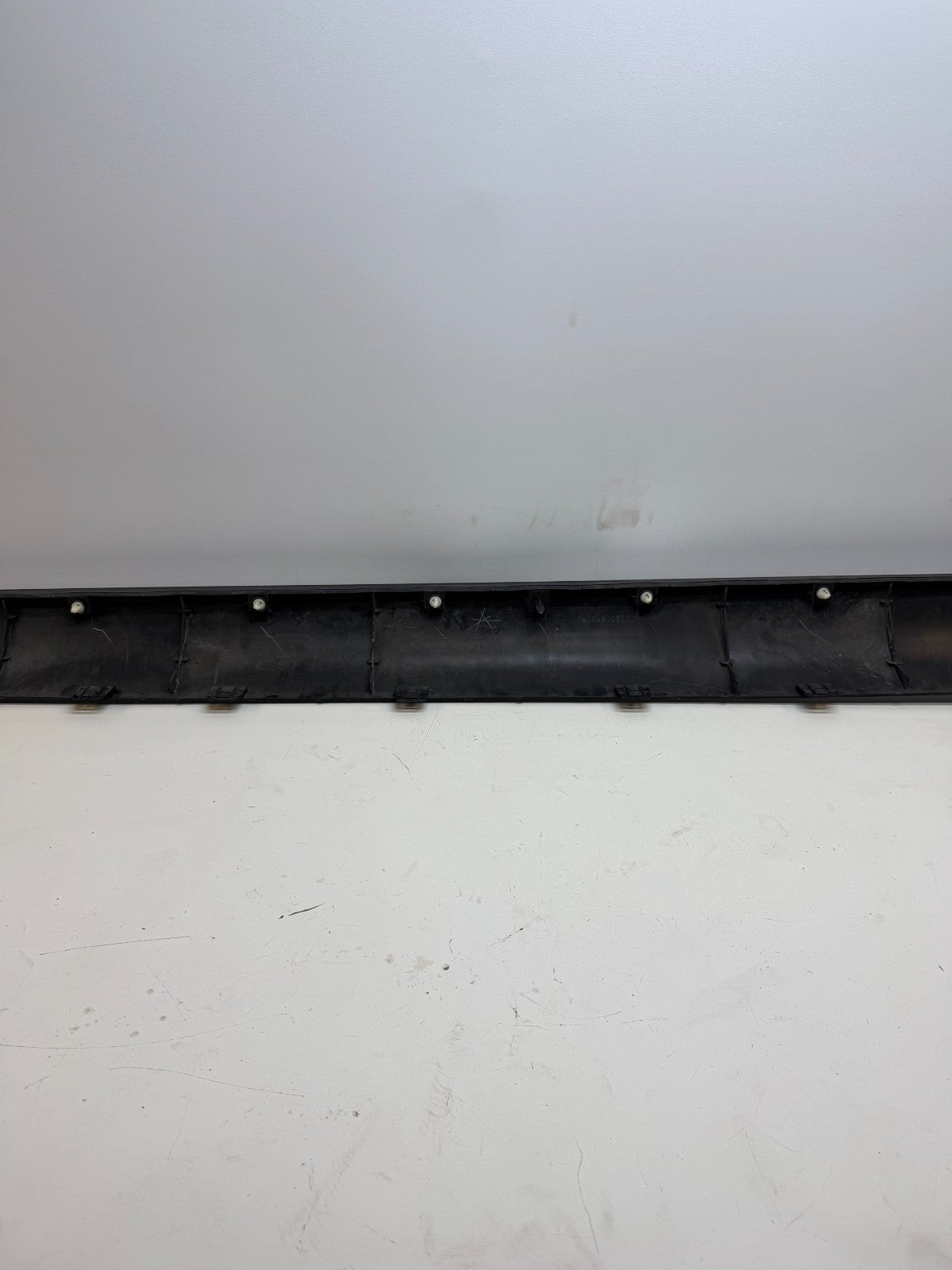 2020-24 TESLA MODEL Y RIGHT SIDE ROCKER MOLDING COVER PANEL 1497744-00-B