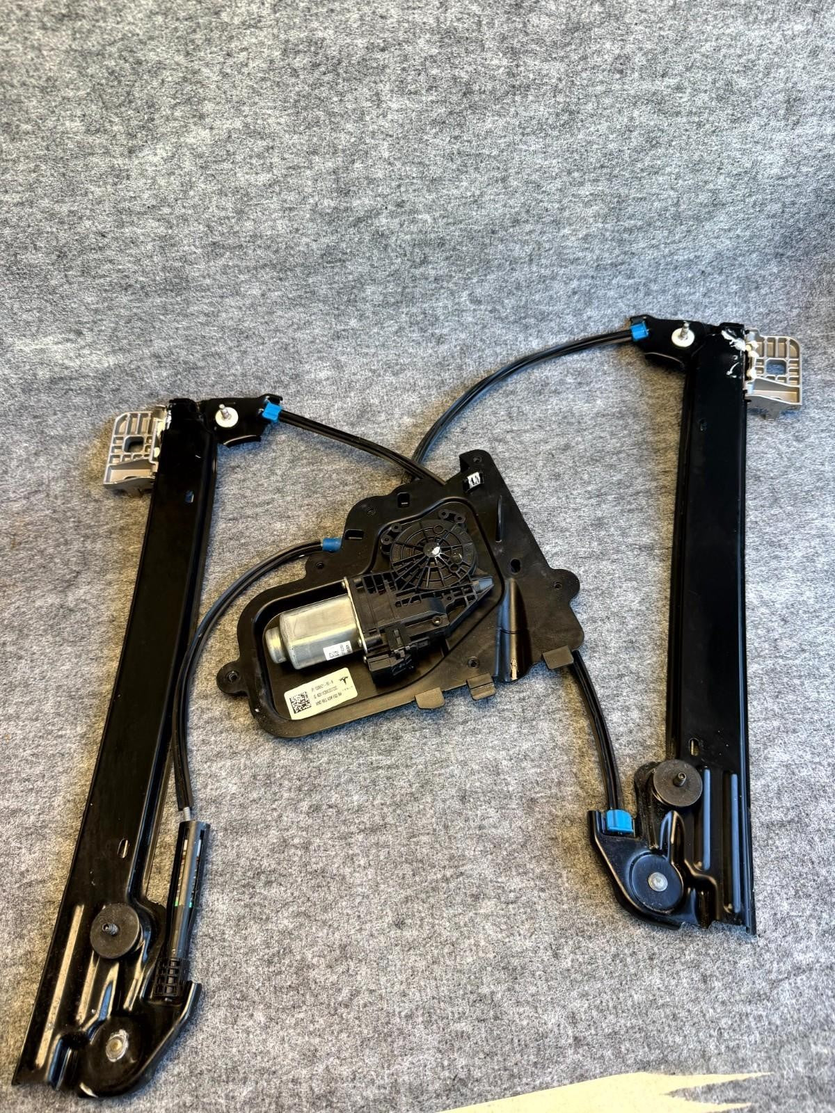 ♦️17-23 TESLA MODEL 3 FRONT RIGHT WINDOW REGULATOR W/ MOTOR OEM, 1096621-99-H