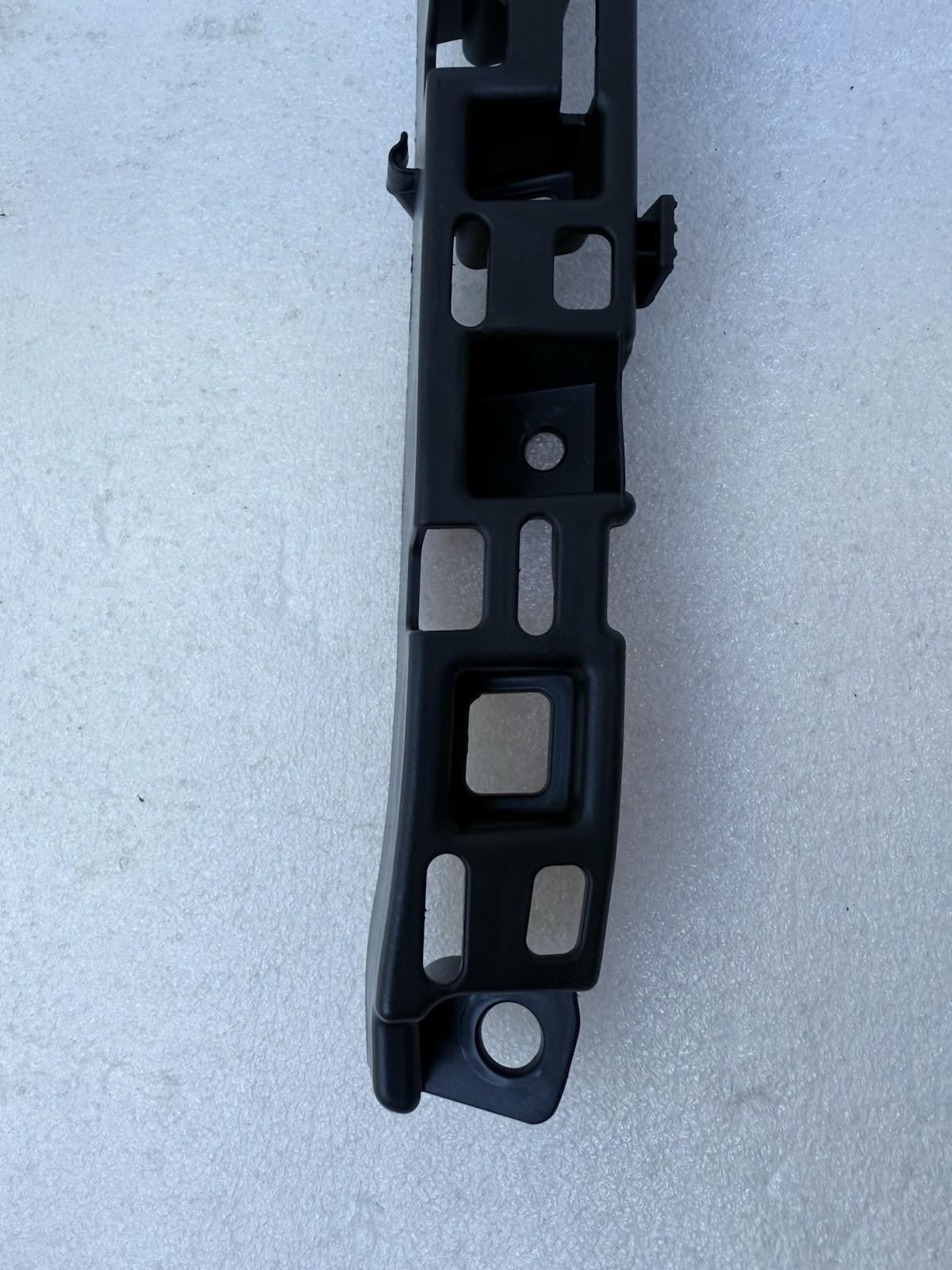 ♦️16-20 TESLA MODEL X REAR RIGHT SIDE UPPER B PILLAR BRACKET OEM, 1059183-00-A