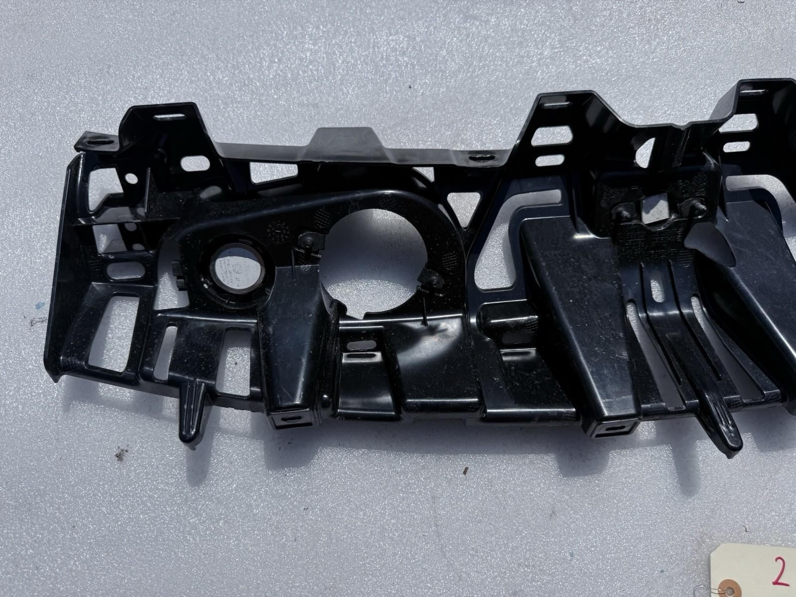 ♦️16-20 TESLA MODEL X REAR TAILGATE SPEAKER BRACKET TRIM COVER OEM, 1050282-00-D