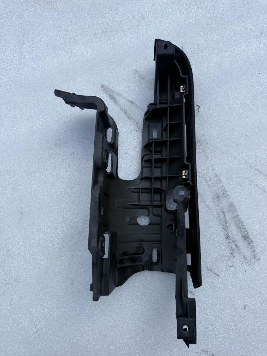 ♦️16-20 TESLA MODEL X REAR LEFT FALCON DOOR OUTER TRIM BRACKET OEM, 1051549-00-E