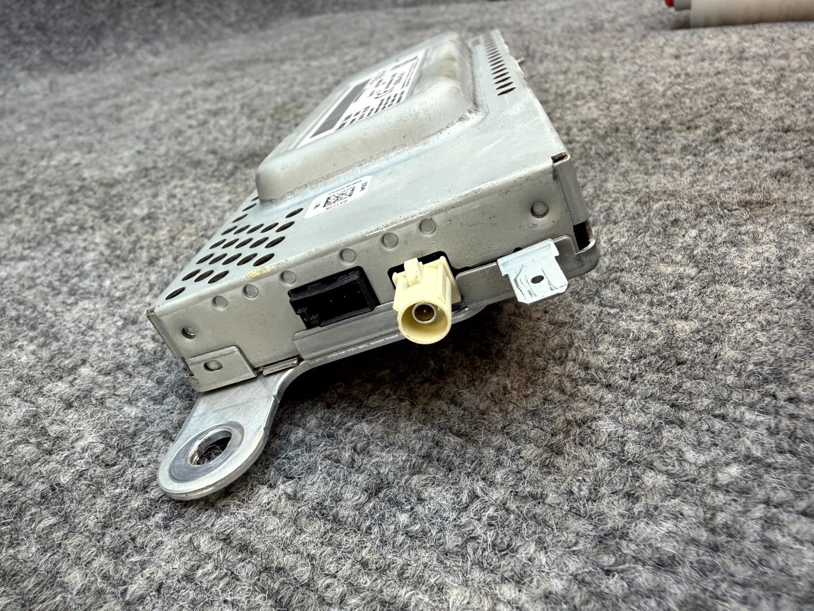 2017–2023 TESLA MODEL 3 RADIO RECEIVER CONTROL MODULE OEM, 1079749-00-D
