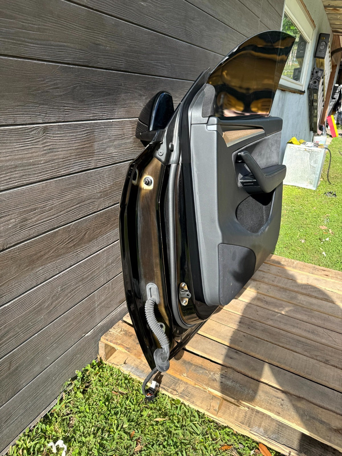 2020 - 2024 TESLA MODEL Y FRONT RIGHT SIDE DOOR SHELL ASSEMBLY OEM, 1501462-E0-A
