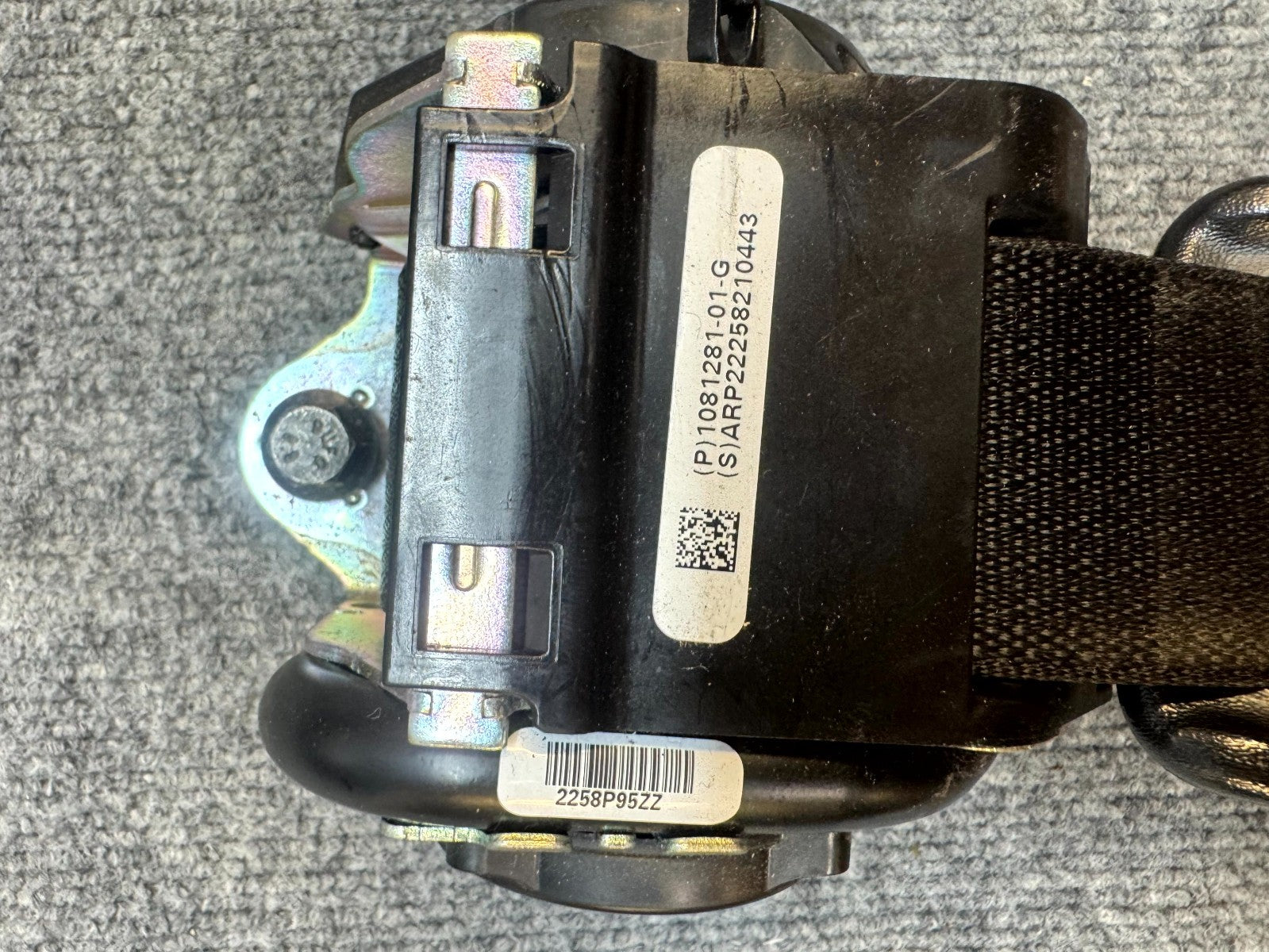 2017 - 2023 TESLA MODEL 3 REAR RIGHT / LEFT SEAT BELT RETRACTOR OEM 1081281-01-G