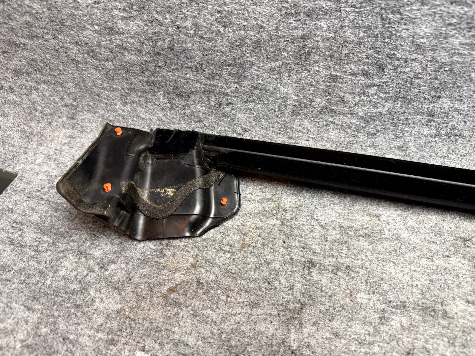 ♦️2017-2023 TESLA MODEL 3 FRONT RIGHT DOOR INNER WEATHERSTRIP OEM, 1090495-00-E
