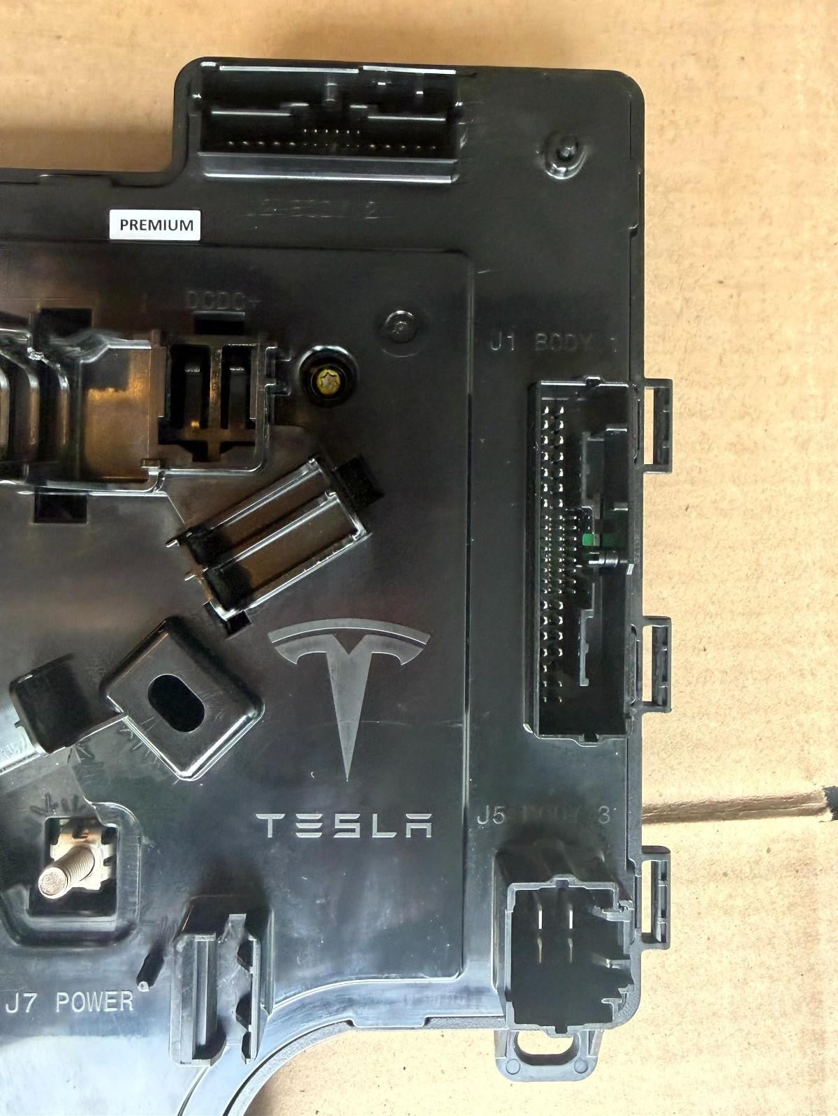 ♦️17-23 TESLA MODEL 3 RIGHT LOW VOLTAGE CONTROLLER MODULE UNIT OEM, 1100340-00-H