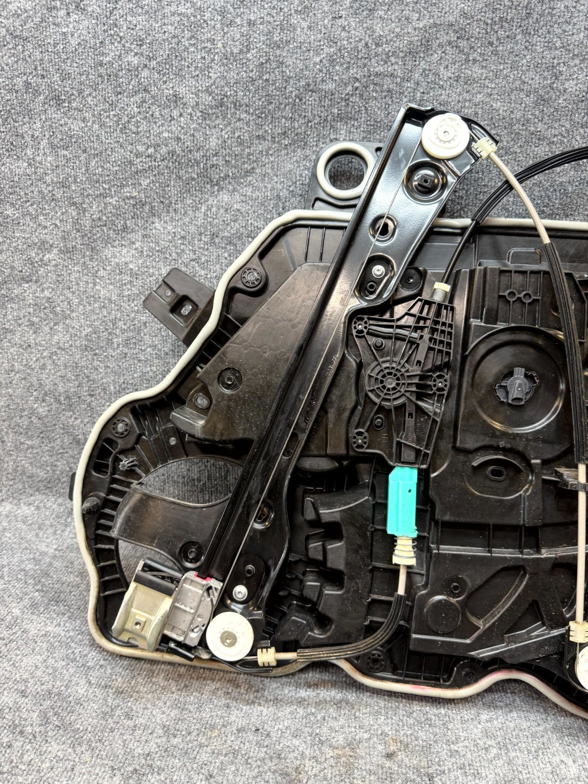 2020-2024 TESLA MODEL Y FRONT LEFT DOOR WINDOW REGULATOR & MOTOR OEM, 149551000E