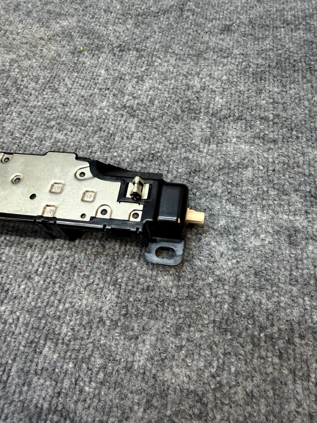 2020-2025 TESLA MODEL Y WIFI BLUETOOTH ANTENNA CONTROL MODULE OEM, 1585601-99-D